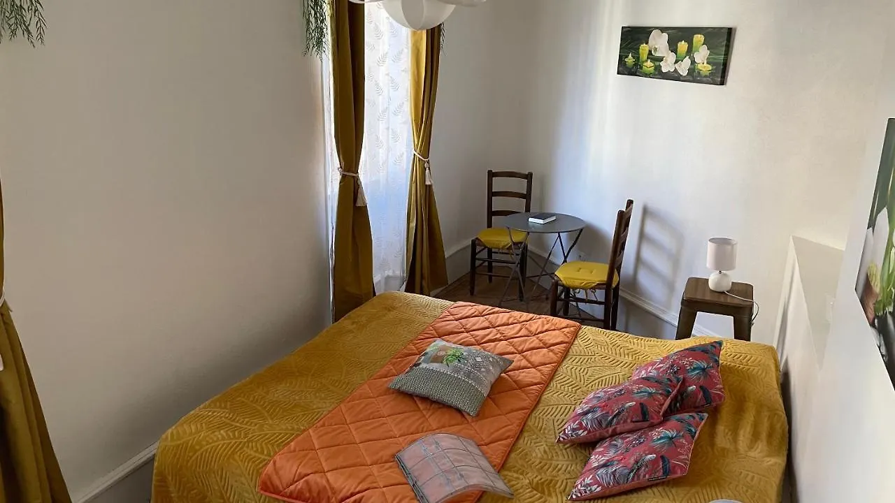 فندق مبيت وإفطار مبيت وإفطار إستين Chez Tifille